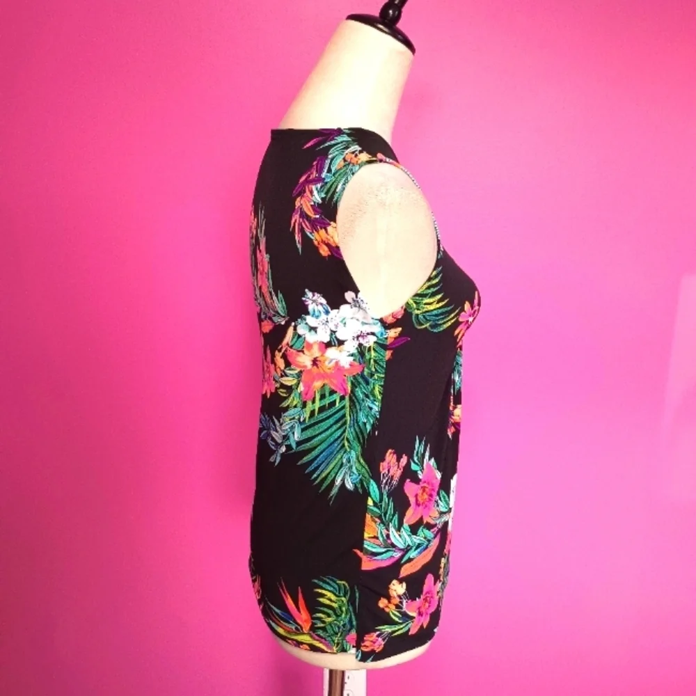 Worthington ladies Black floral sleeveless blouse (Size PS)